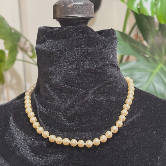 String of Faux Pearls Costume Necklace, Princess Length, Barrel Clasp, Vintage - Picture 1 of 14